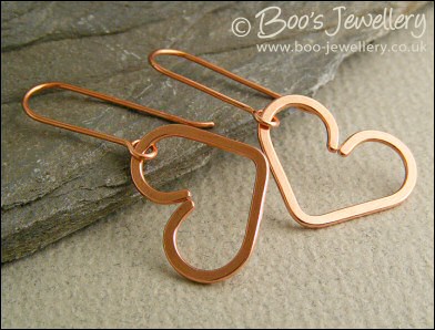 Hammered heart earrings in copper