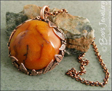 Faux amber cabochon and leaf theme pendant