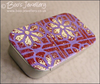 Enamelled sliding lid pillbox wth flowery design