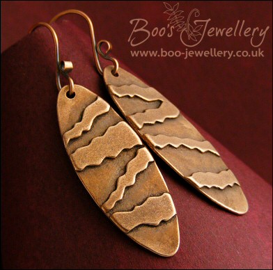 Long oval earrings with geometric stripe decoration