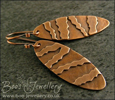 Long oval earrings with geometric stripe decoration