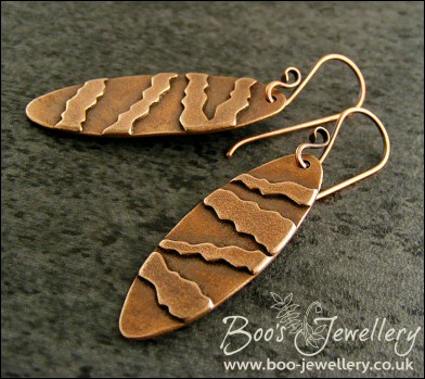Long oval earrings with geometric stripe decoration