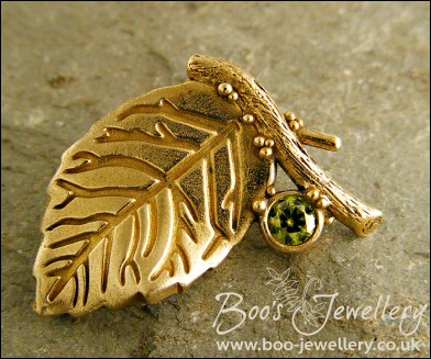 Bronze leaf brooch pin with peridot coloured gemstone