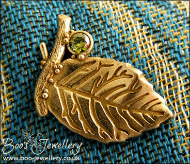 Bronze leaf brooch pin with peridot coloured gemstone