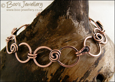 Rosebud knot and hammered loop bracelet