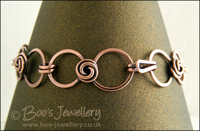 Rosebud knot and hammered loop bracelet