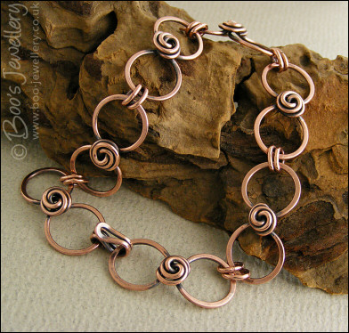 Rosebud knot and hammered loop bracelet