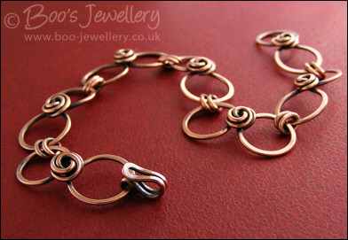 Rosebud knot and hammered loop bracelet