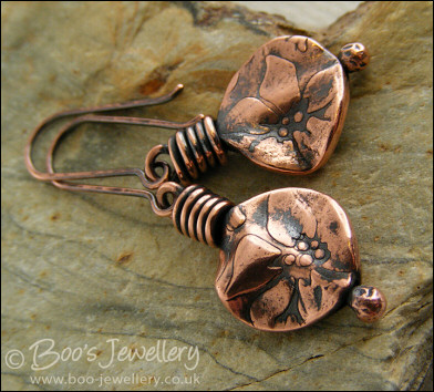 Antiqued copper flower textured button bead earrings