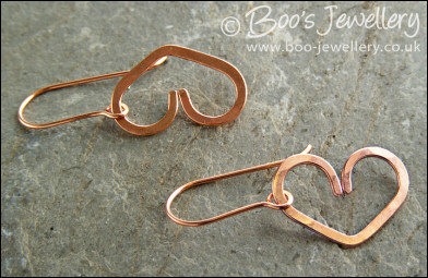 Hammered heart earrings in copper