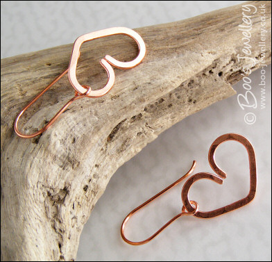 Hammered heart earrings in copper