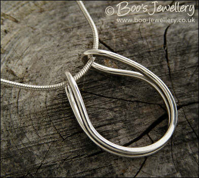 Sterling silver polished horseshoe loop pendant