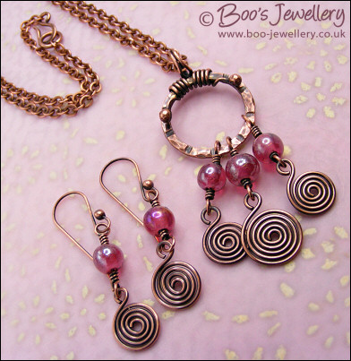 Pink glass and copper spirals necklace and earring set